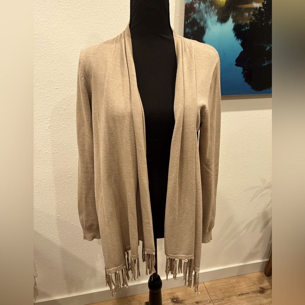 Buttonless cardigan